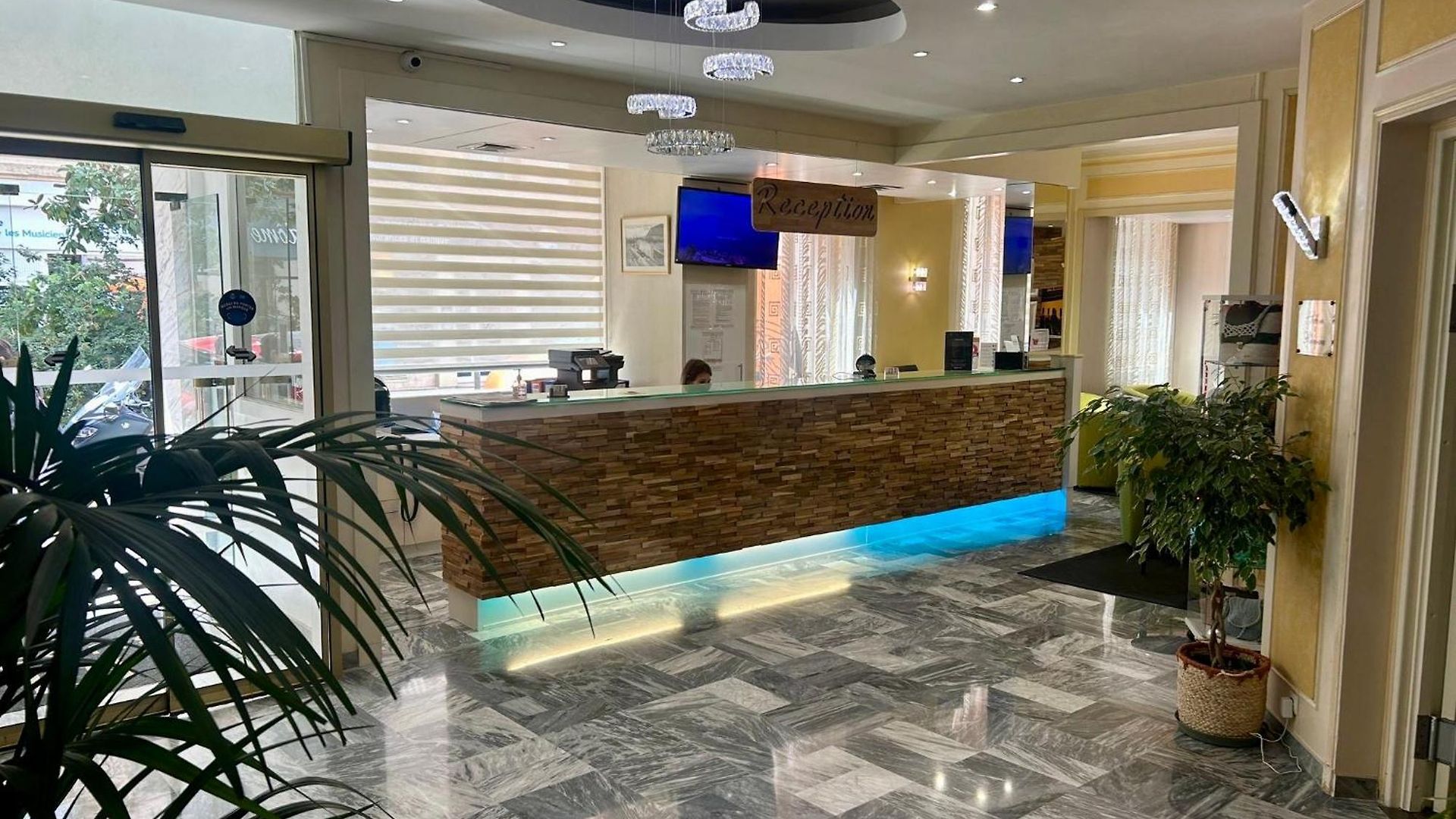 Busby Hotel 3*