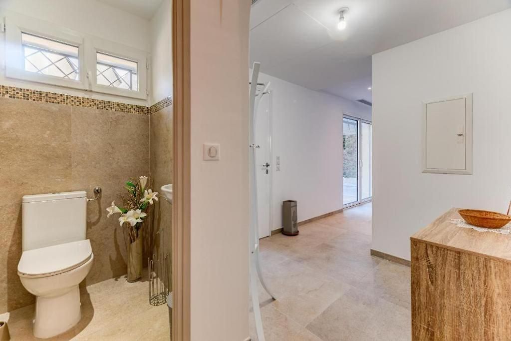 Maison 6 Personnes Avec Jardin Et Parking Privé * Nice