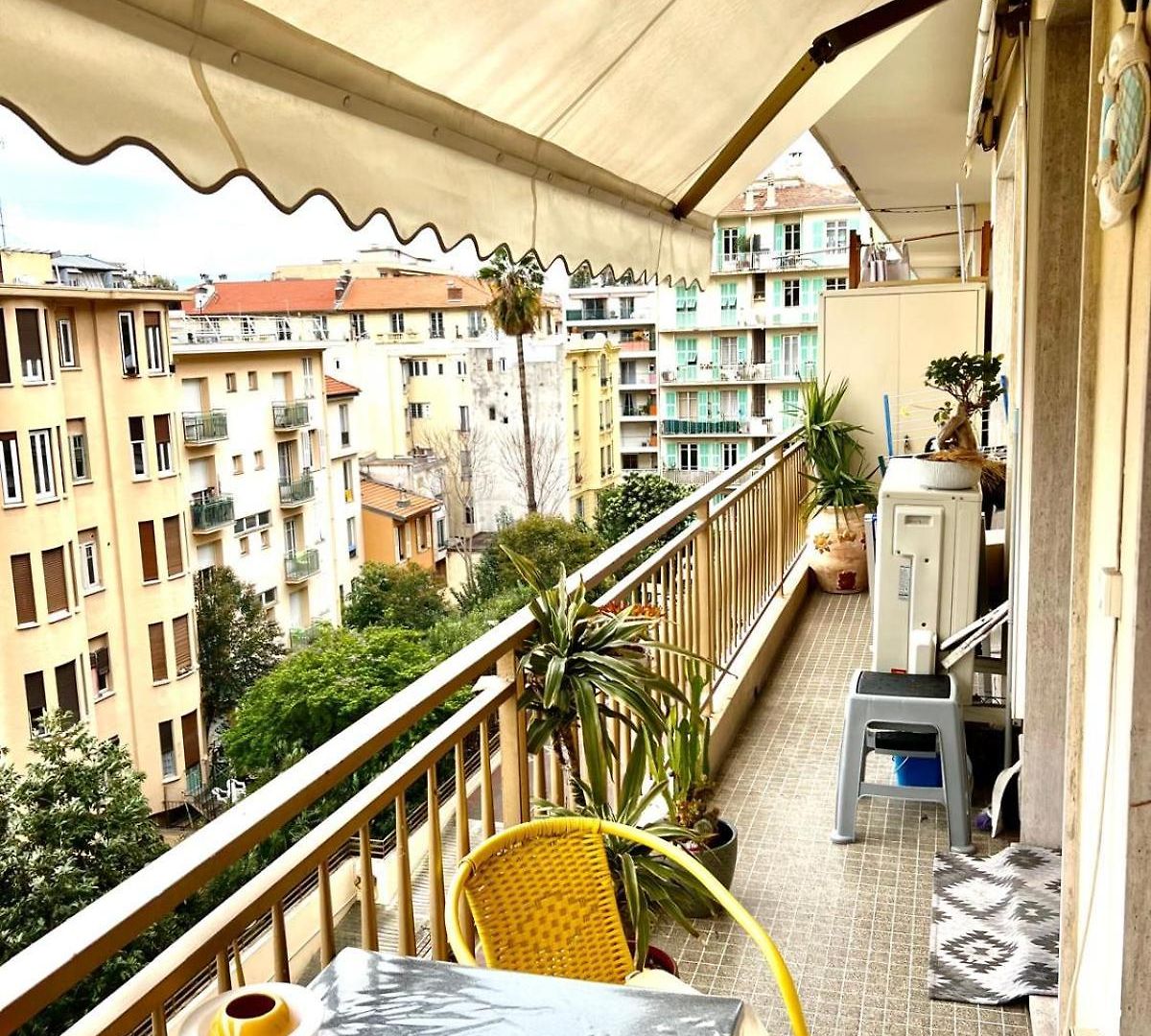 Center Aviva's-home * Nice