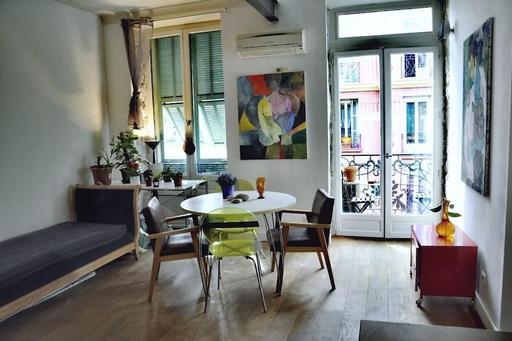 - Stylish Downtown Appartement
