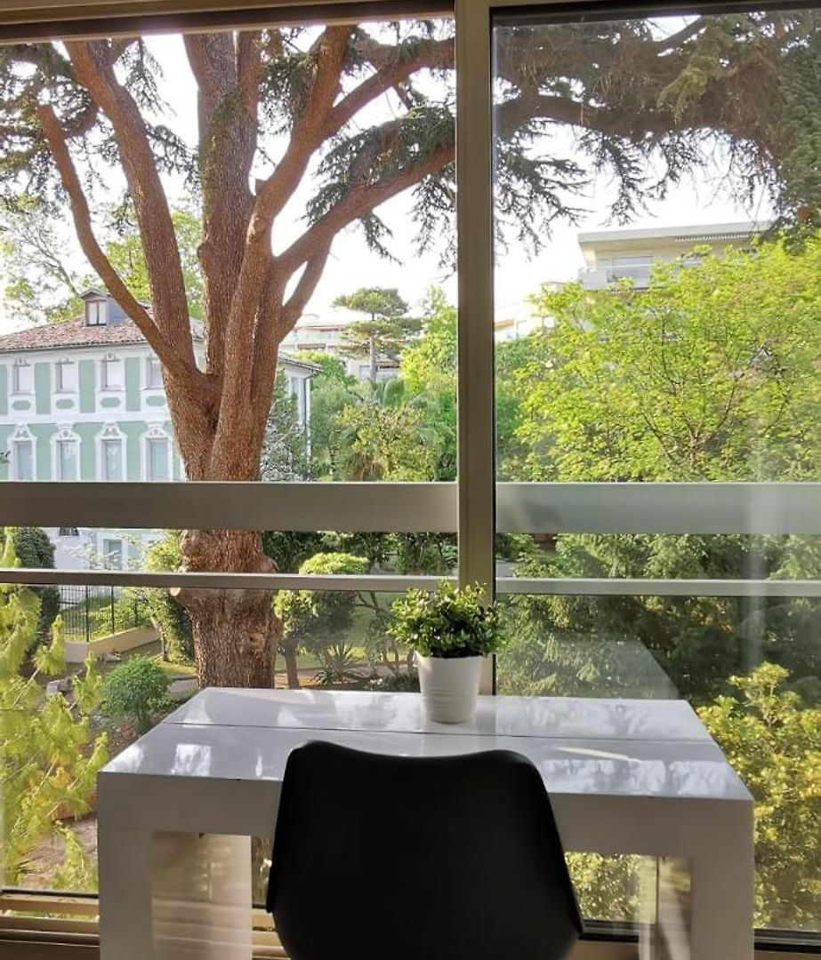 2 Pièces Au Calme Avec Terrasse Et Climatisation Nice
