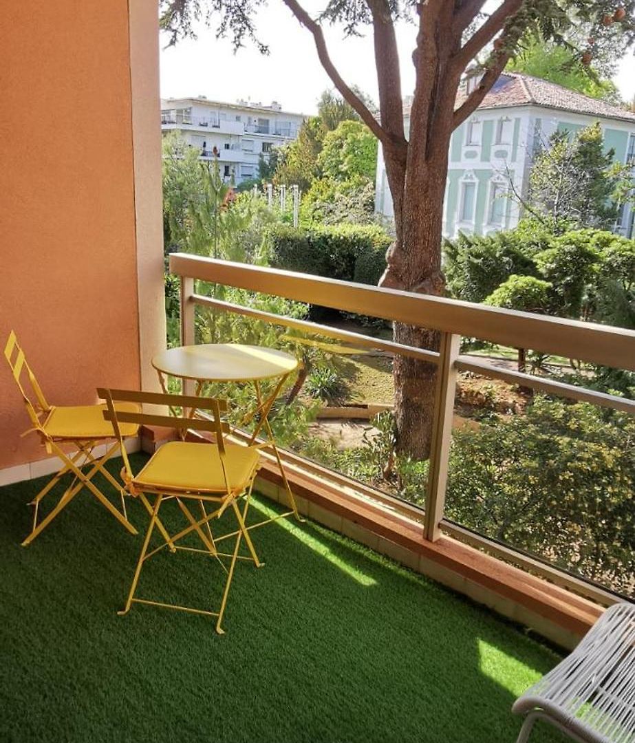 2 Pièces Au Calme Avec Terrasse Et Climatisation Appartement *