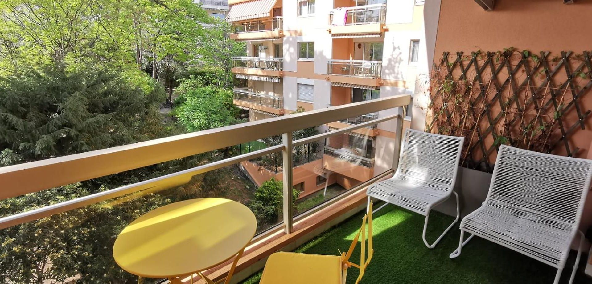2 Pièces Au Calme Avec Terrasse Et Climatisation * Nice