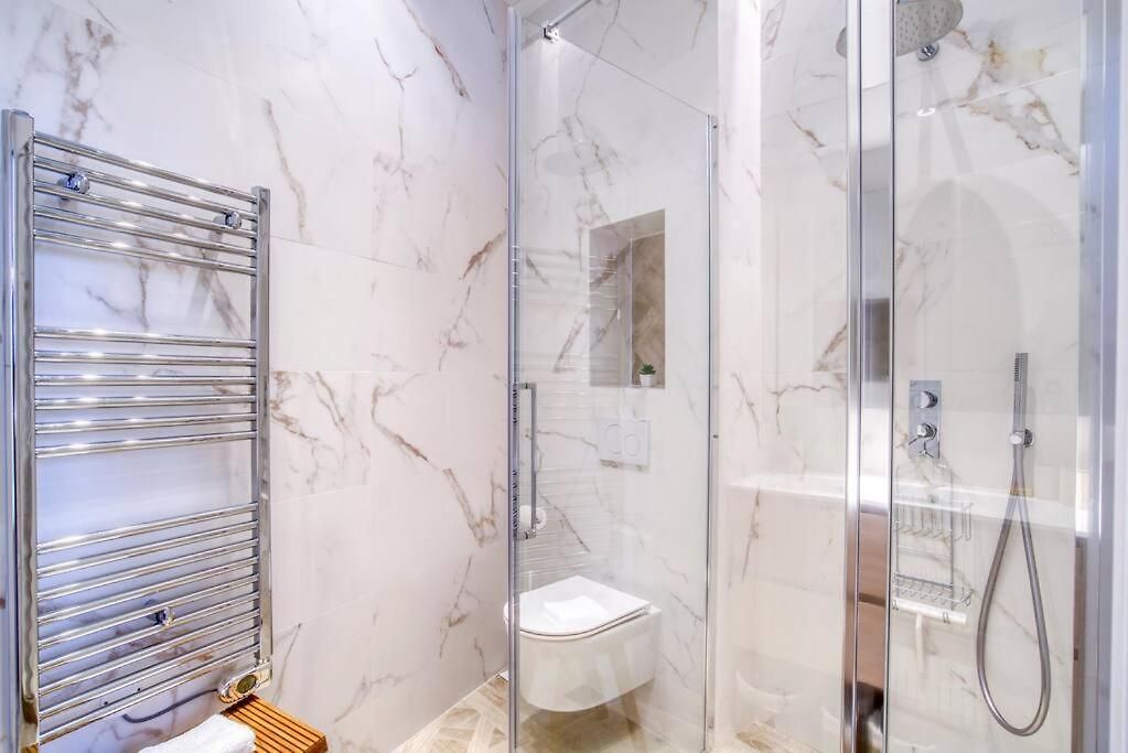 Apartment 4 Stars Palais Hermitage, 5 Pers, Ac, Full Confort *