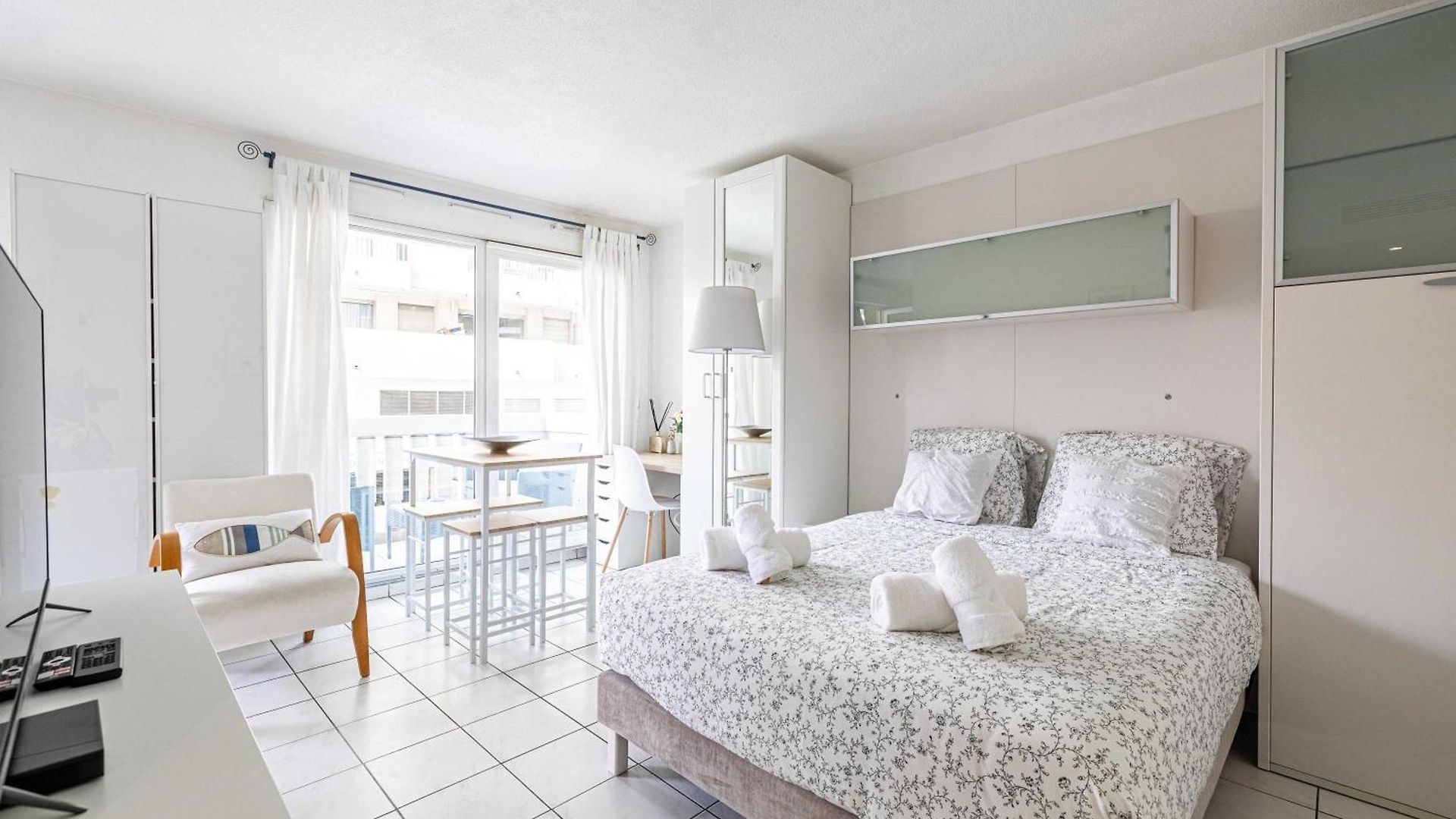 Charming With Pool & Balcony -heart Of Appartement Nice