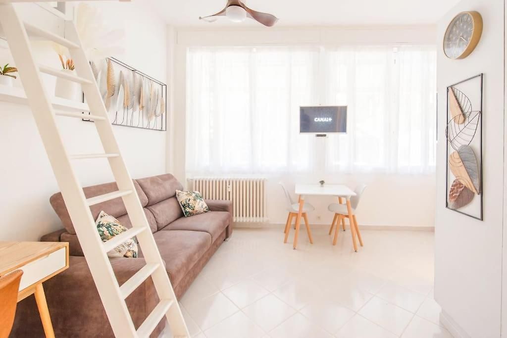 Appartement 50 Meters From The ! Location In Nice