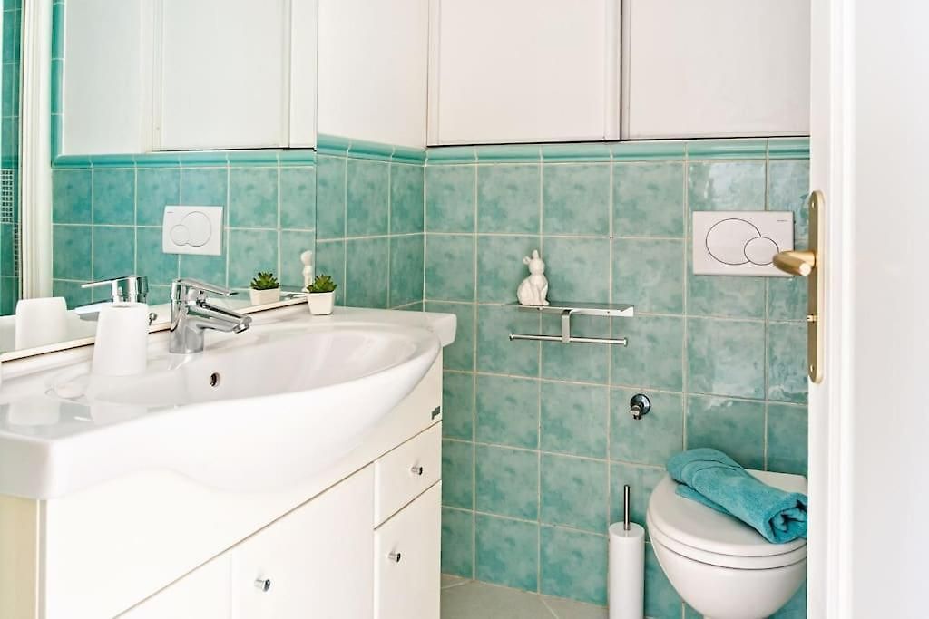 50 Meters From The ! Location In Appartement