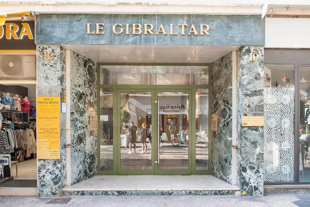 50 Meters From The ! Location In Appartement Nice