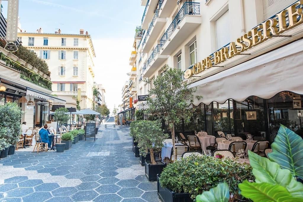 50 Meters From The ! Location In Appartement *