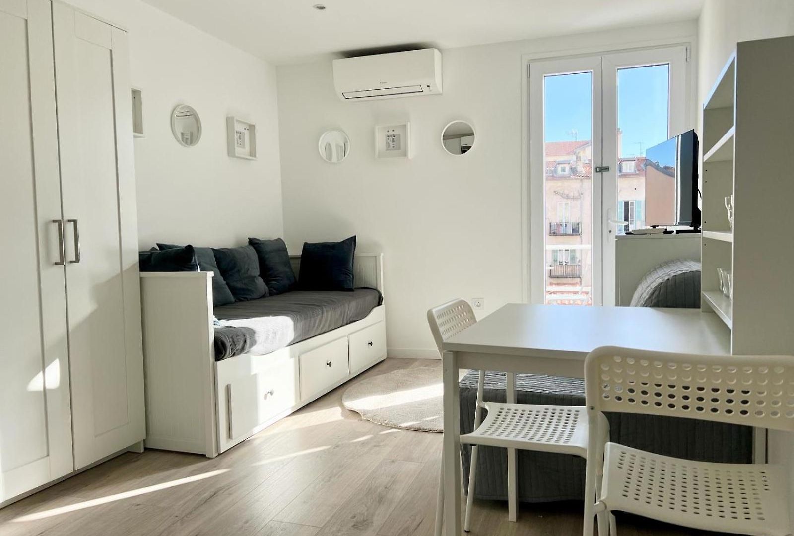 Moderne Renove Avec Balcon