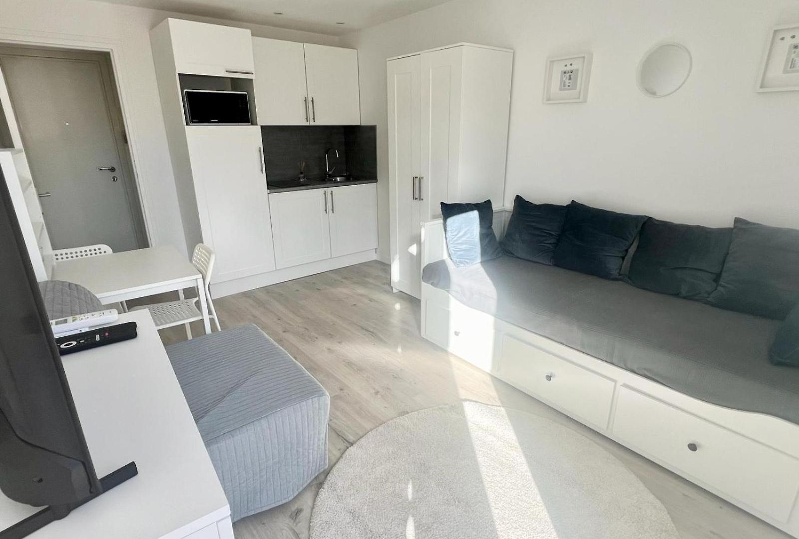 Moderne Renove Avec Balcon