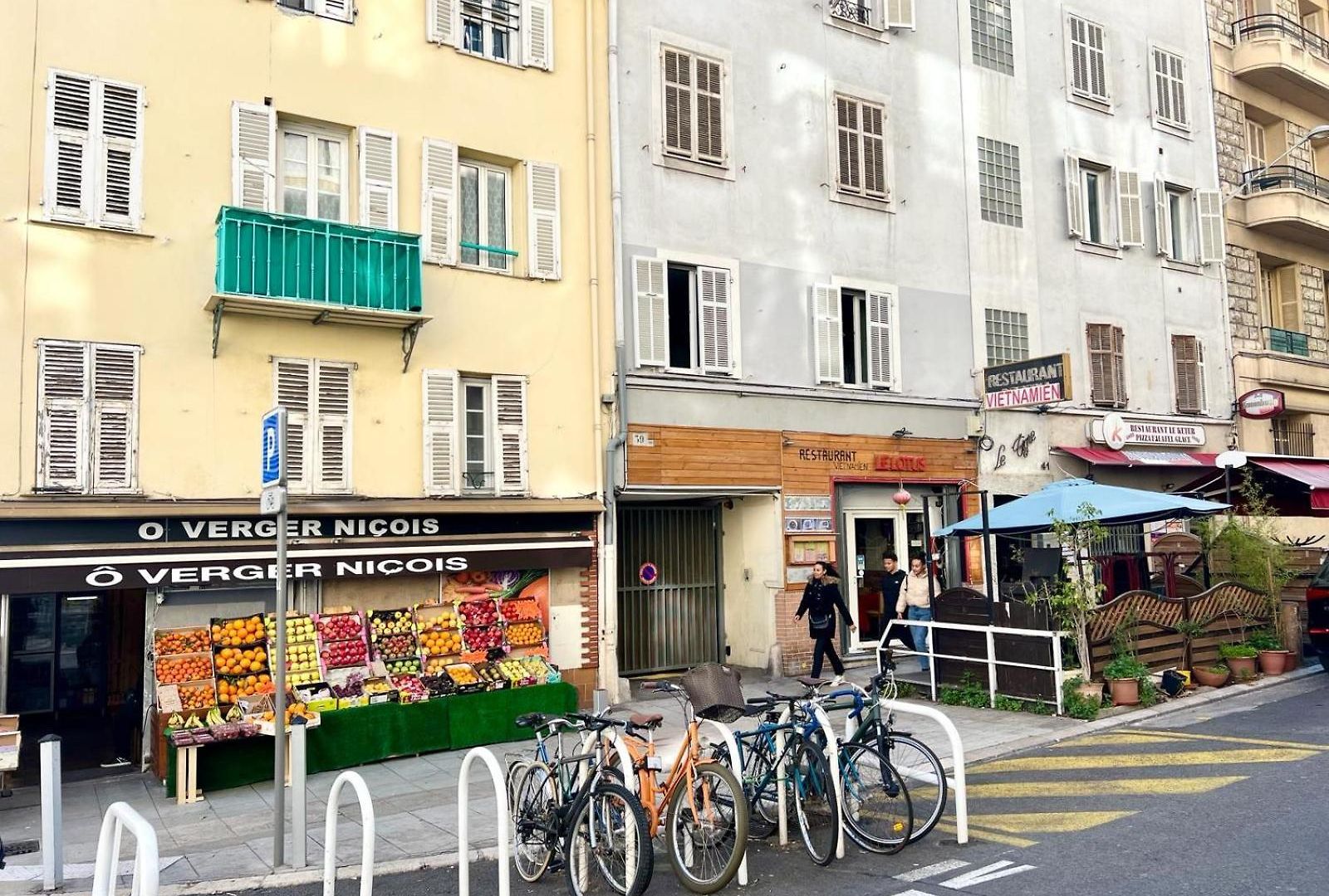 Moderne Renove Avec Balcon Nice