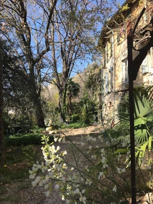Maison De Charme Dans Les Collines Niçoises *