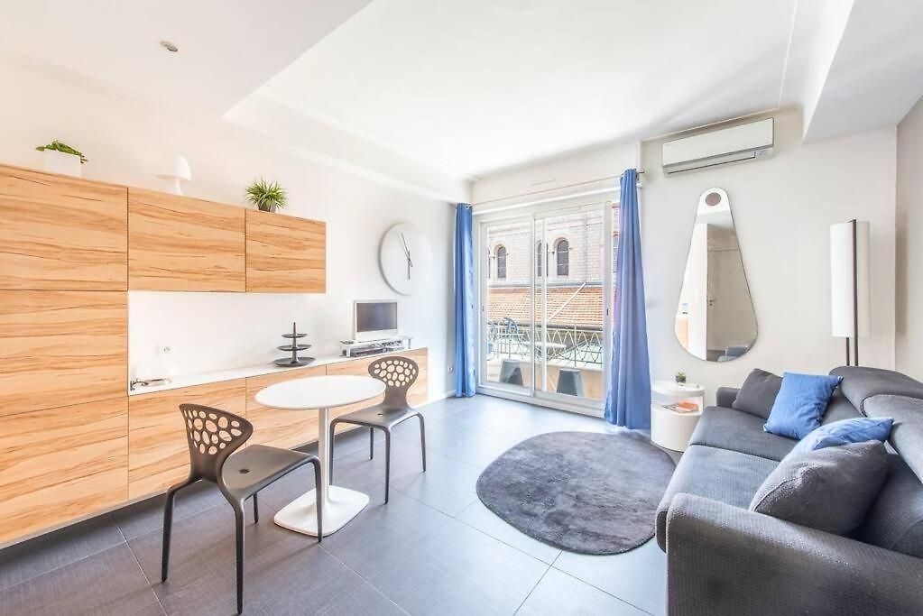Balcony-beautiful-central-1 Block Beach-a.c-wifi Apartment Nice