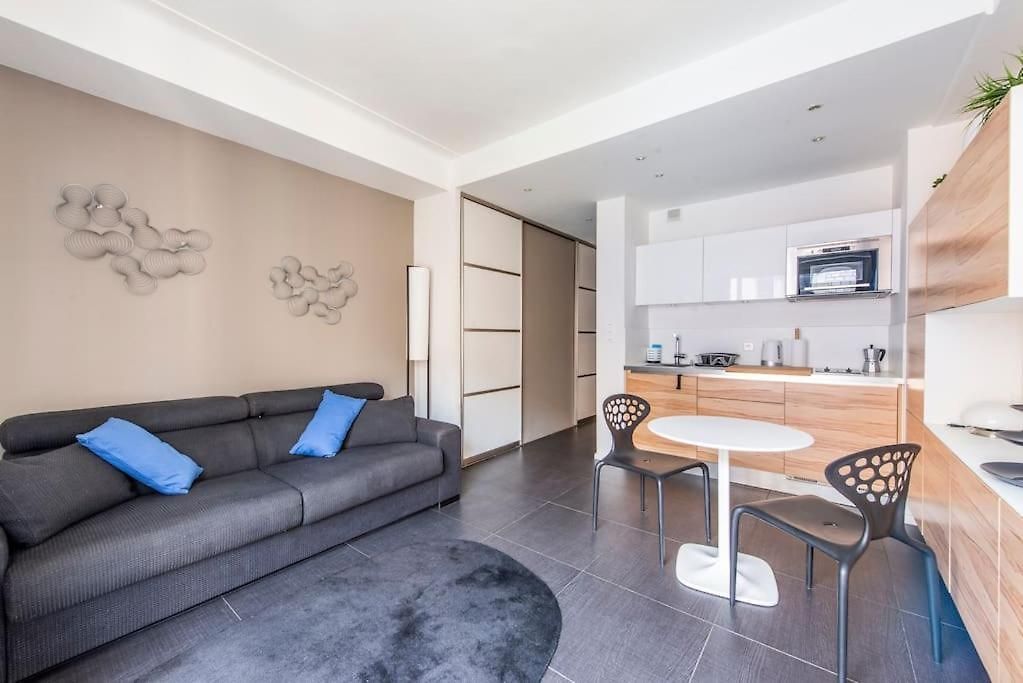 Balcony-beautiful-central-1 Block Beach-a.c-wifi * Nice