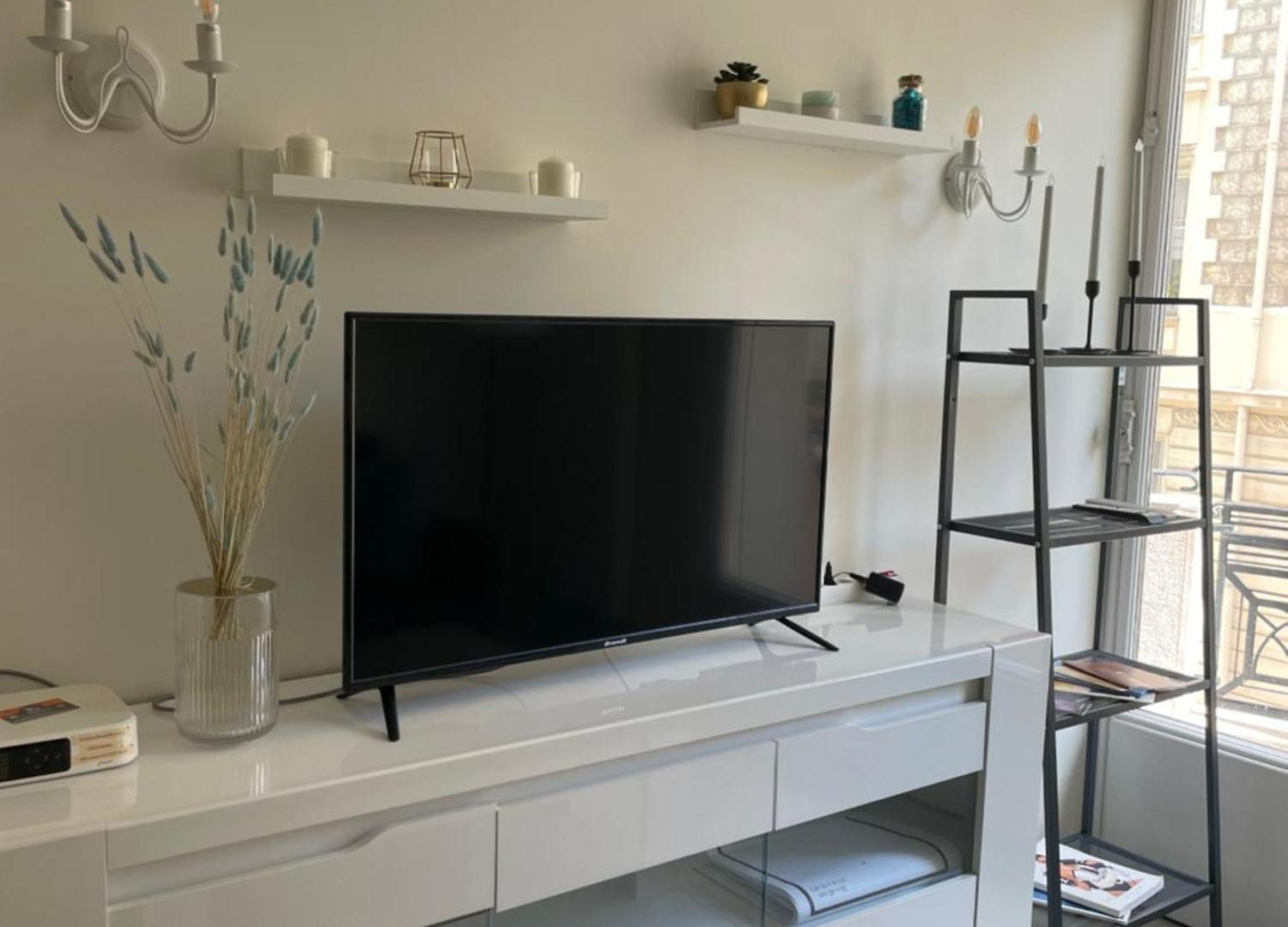 Appartement новая 3-комнатная на 2й линии от моря. Nice