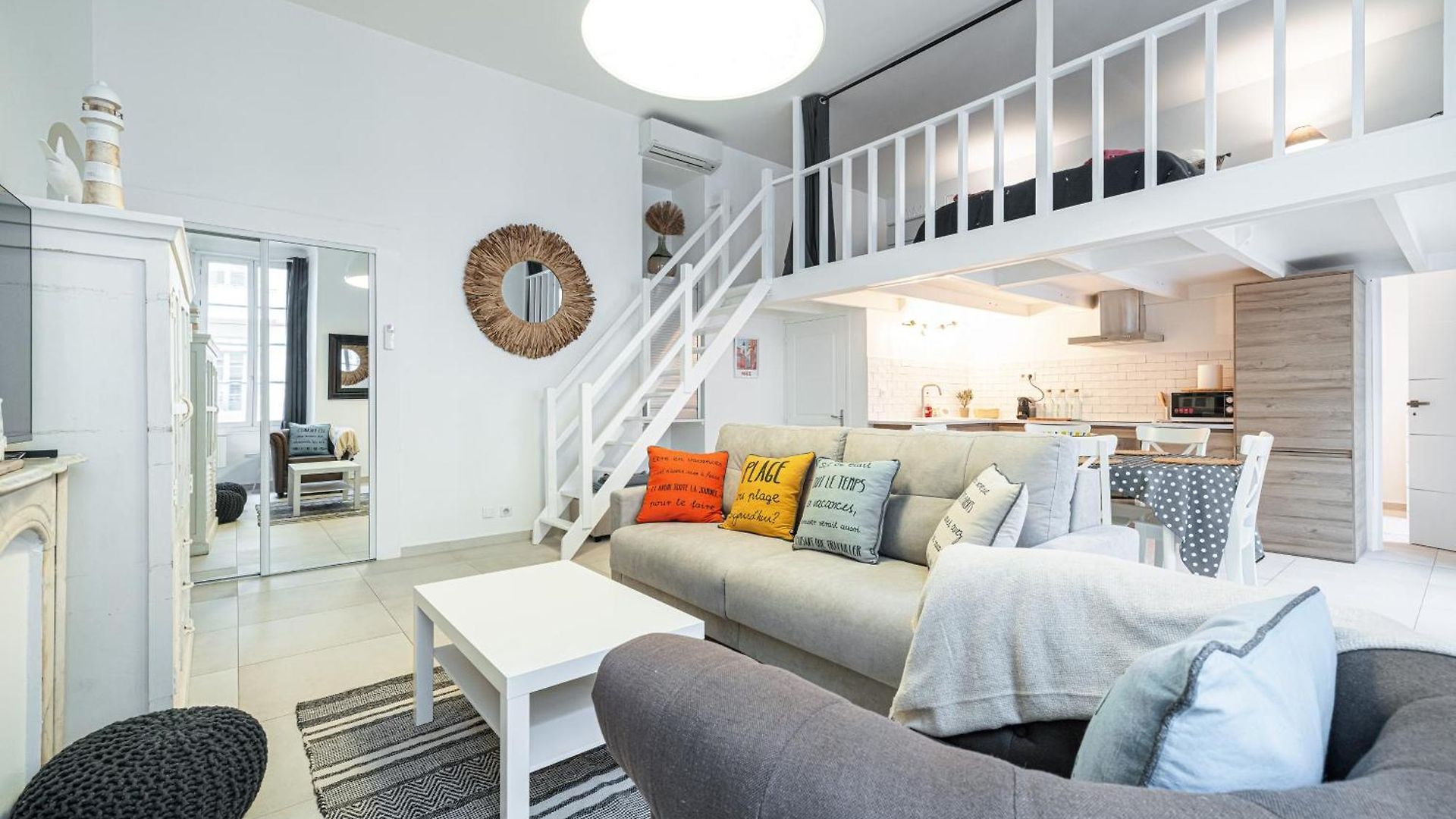 Apartment La Petite Chaise Bleue Classe 3 Etoiles Nice