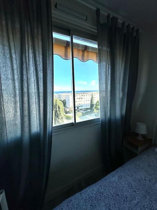 Apartment Joli 2 Pieces - Proche Aeroport - Terrasse Vue Nice