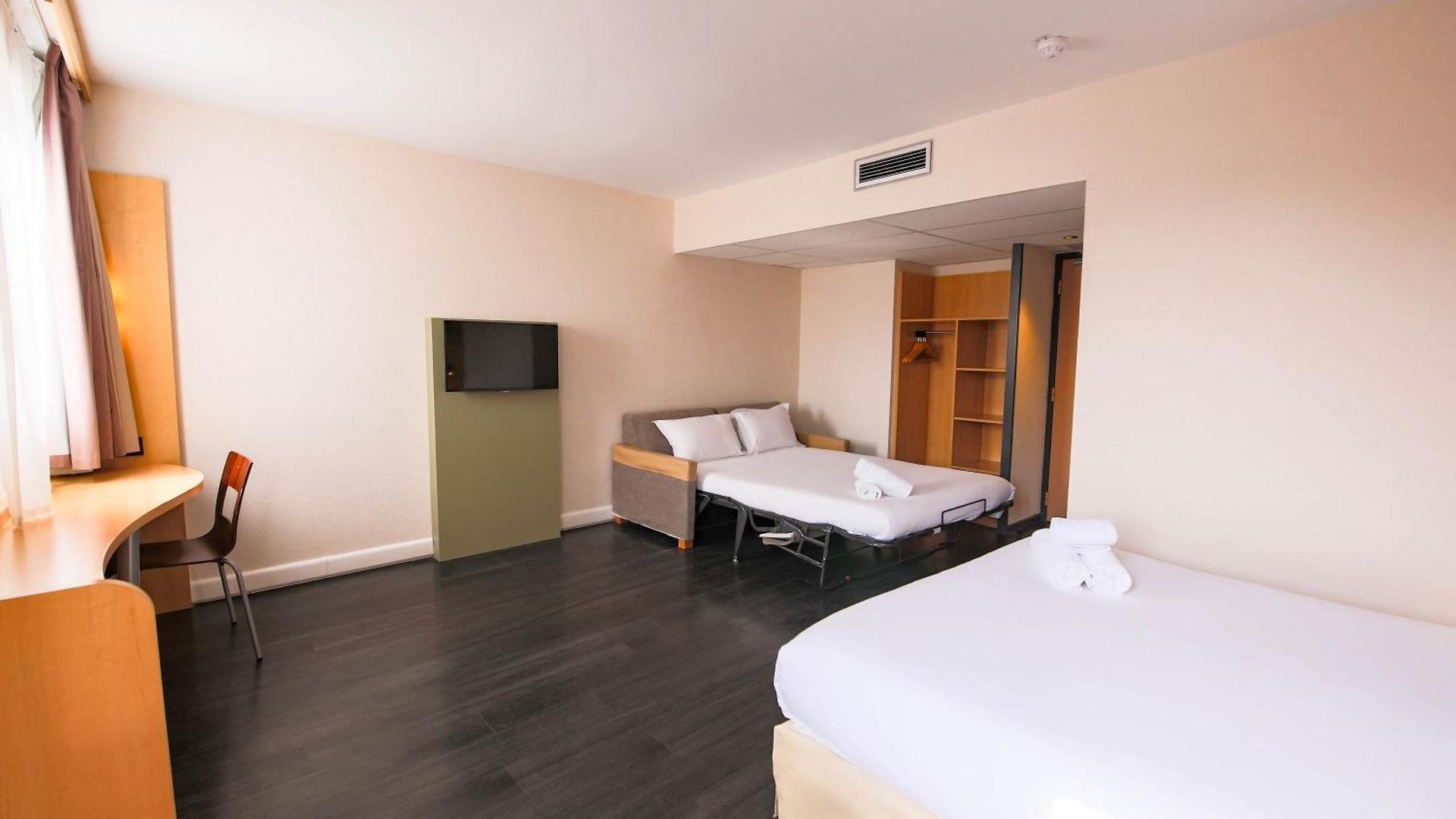 Easyhotel Old Town 2*
