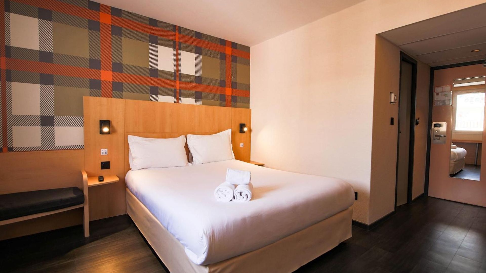 Easyhotel Old Town Hotel 2*