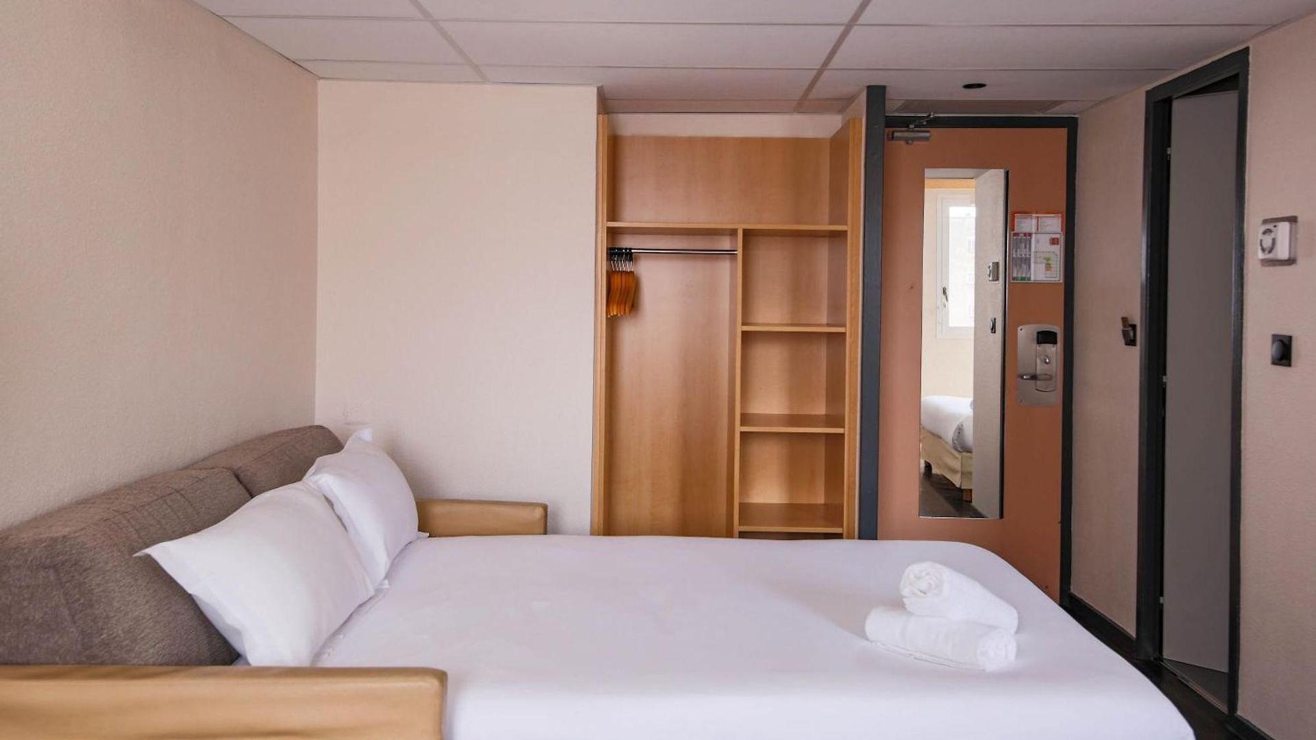 Easyhotel Old Town 2*