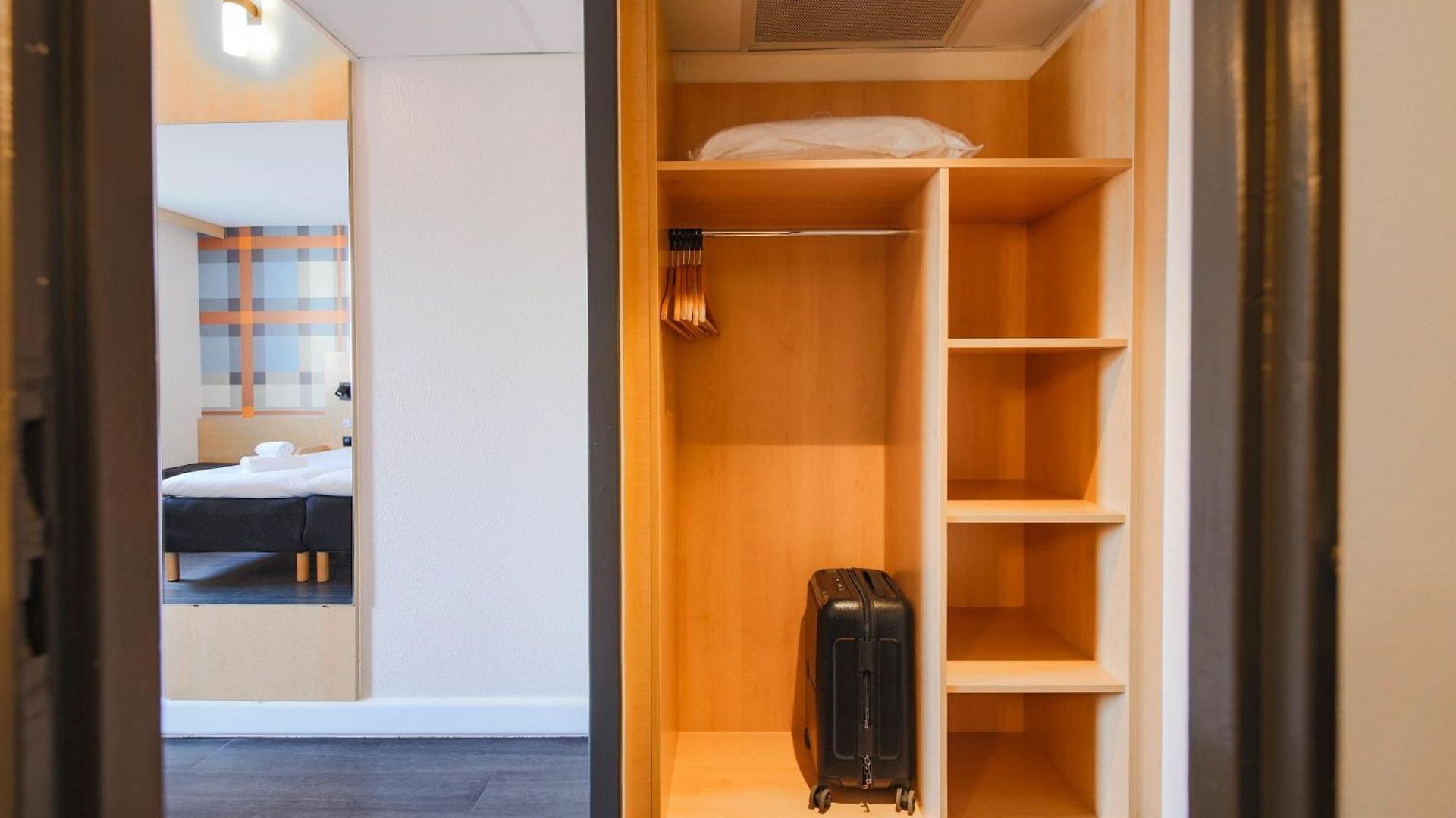 Easyhotel Old Town 2*