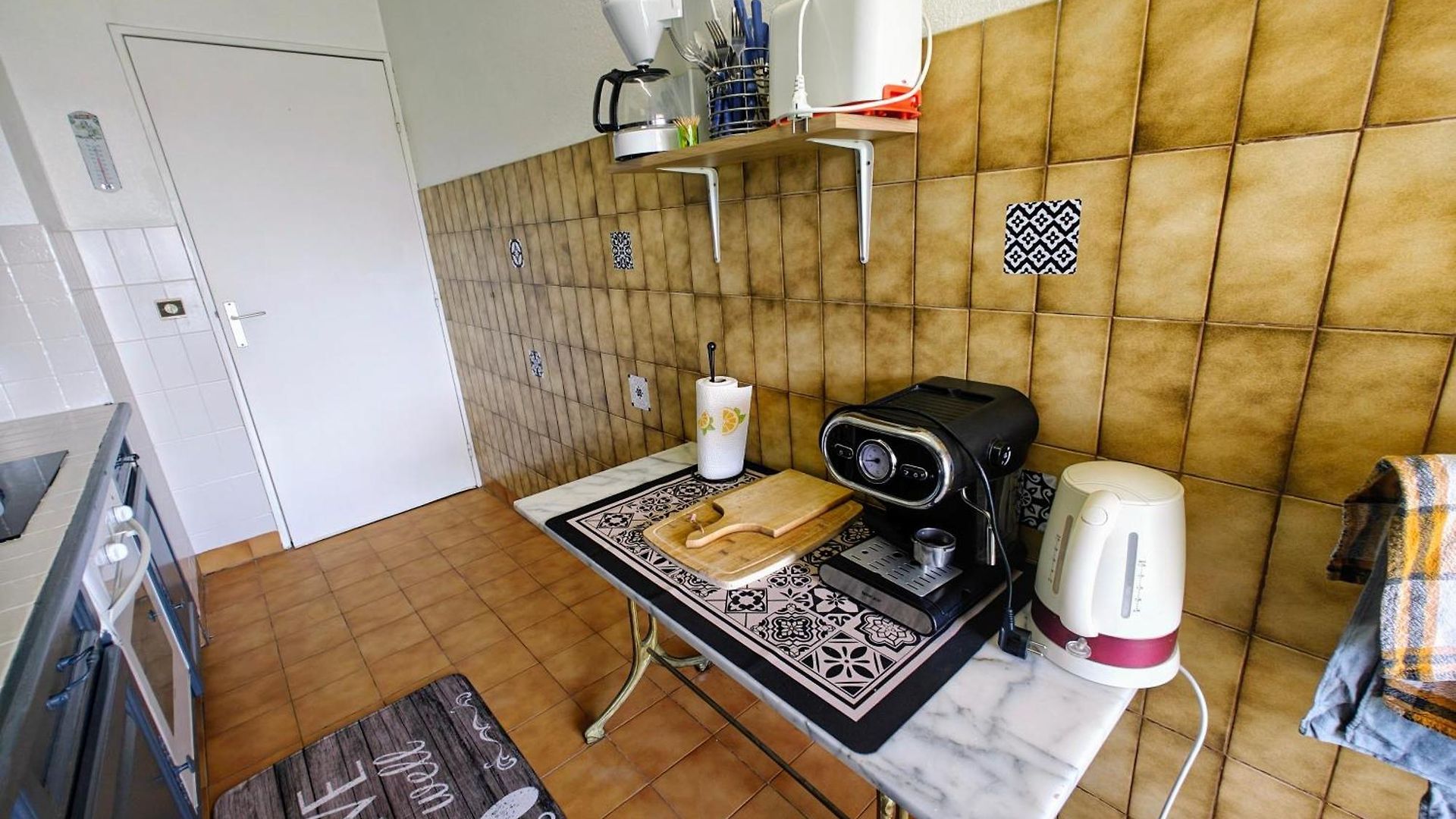 2 Bedroom Flat With Terrasse & Car-park Ouest Apartment