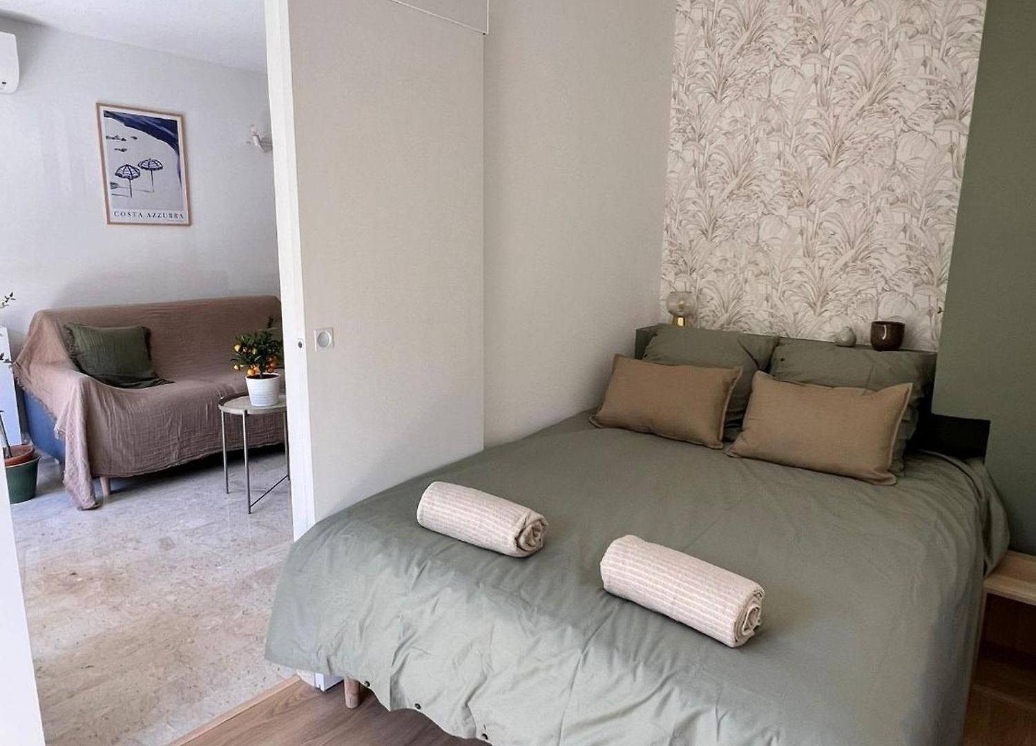 Appartement 2p Rénové Avec Terrasse Au Port De Nice