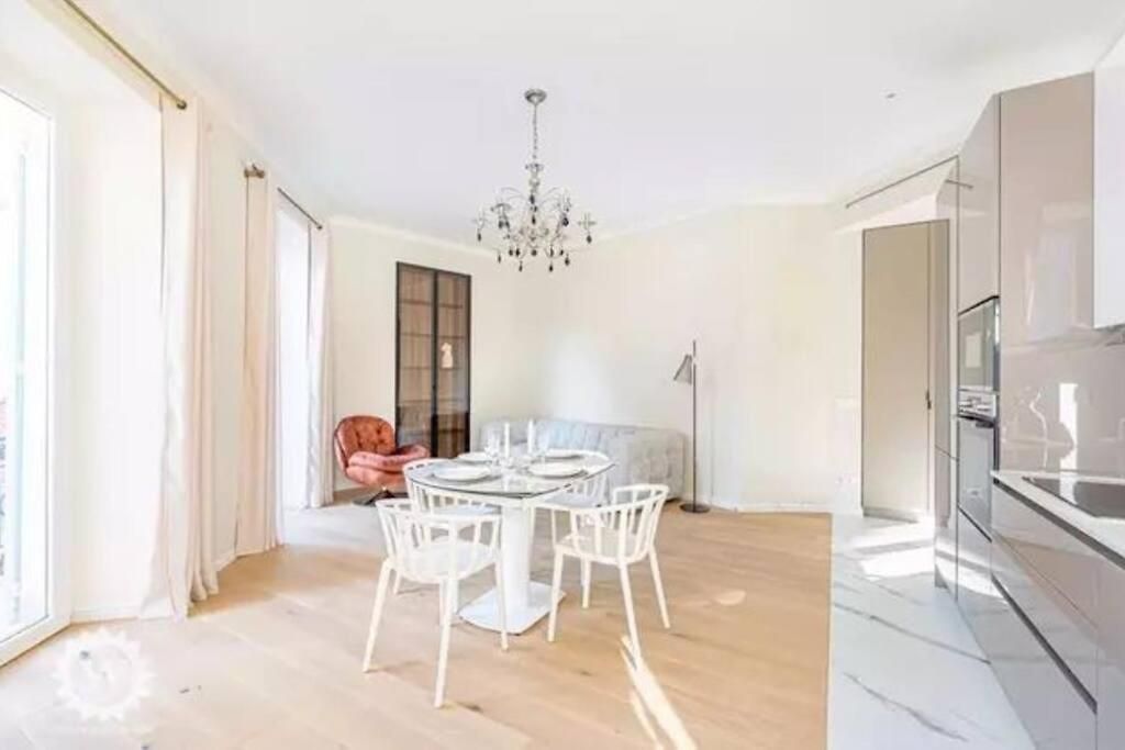 Apartment Luxuriously Furnished Bright Newly Renovated Oasis *