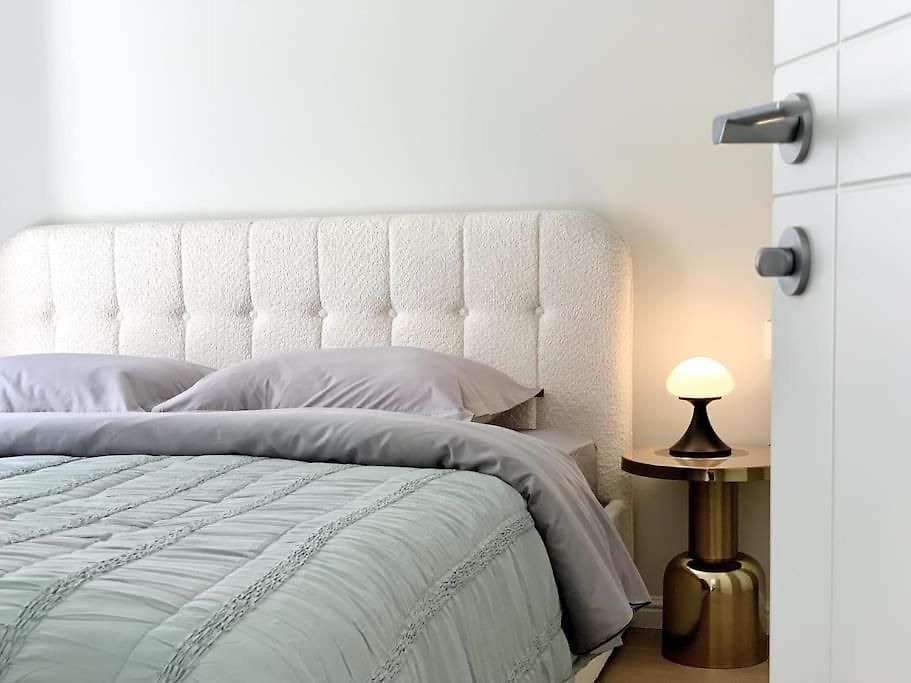 Luxuriously Furnished Bright Newly Renovated Oasis