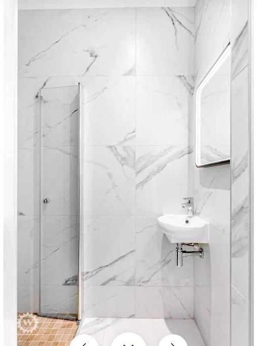 Apartment Luxuriously Furnished Bright Newly Renovated Oasis Nice