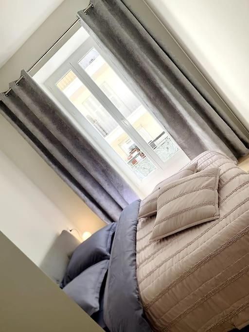 Luxuriously Furnished Bright Newly Renovated Oasis *