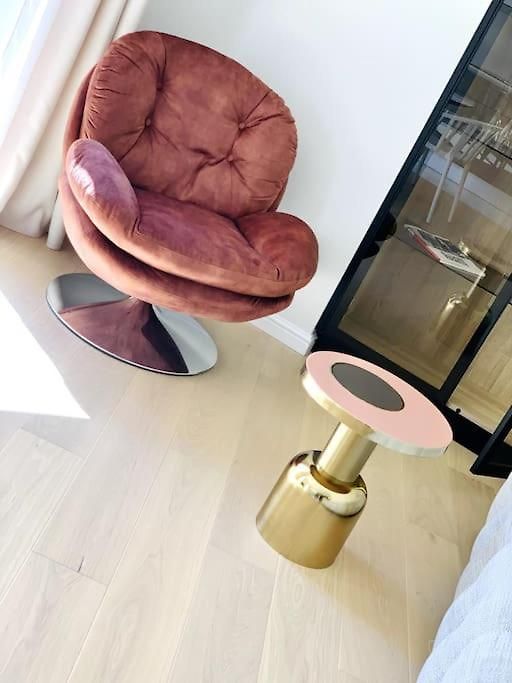 Luxuriously Furnished Bright Newly Renovated Oasis