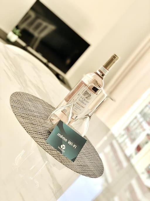 Luxuriously Furnished Bright Newly Renovated Oasis *