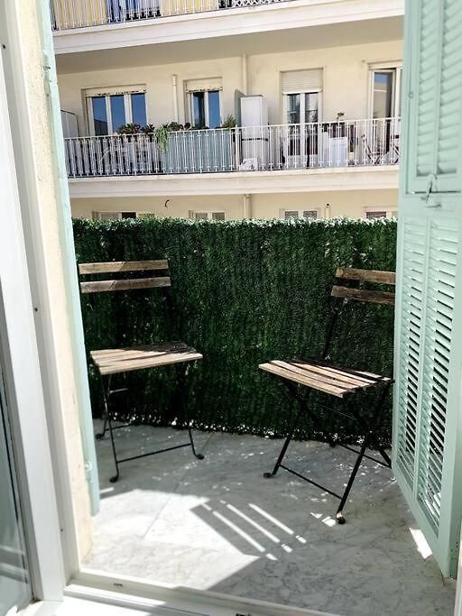 Apartment Luxuriously Furnished Bright Newly Renovated Oasis *