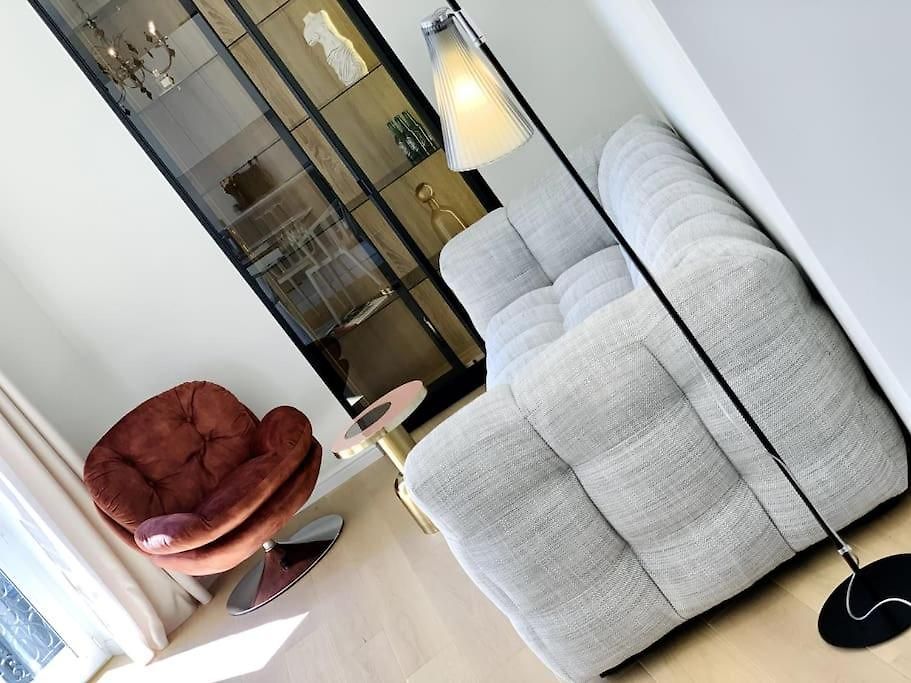 Apartment Luxuriously Furnished Bright Newly Renovated Oasis