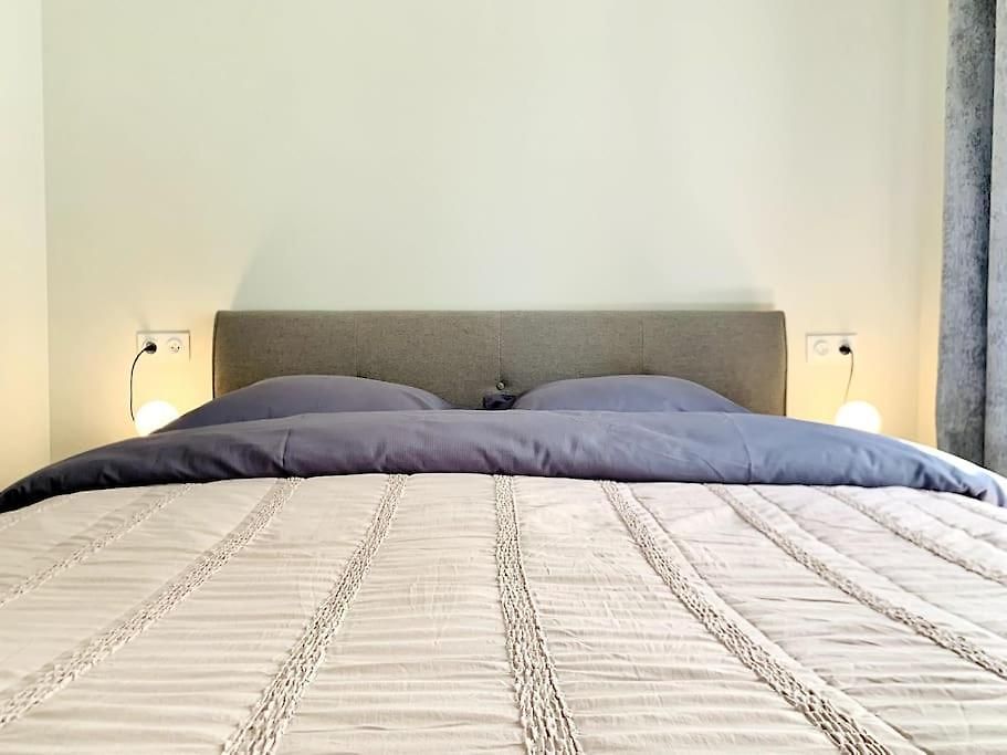 Apartment Luxuriously Furnished Bright Newly Renovated Oasis *