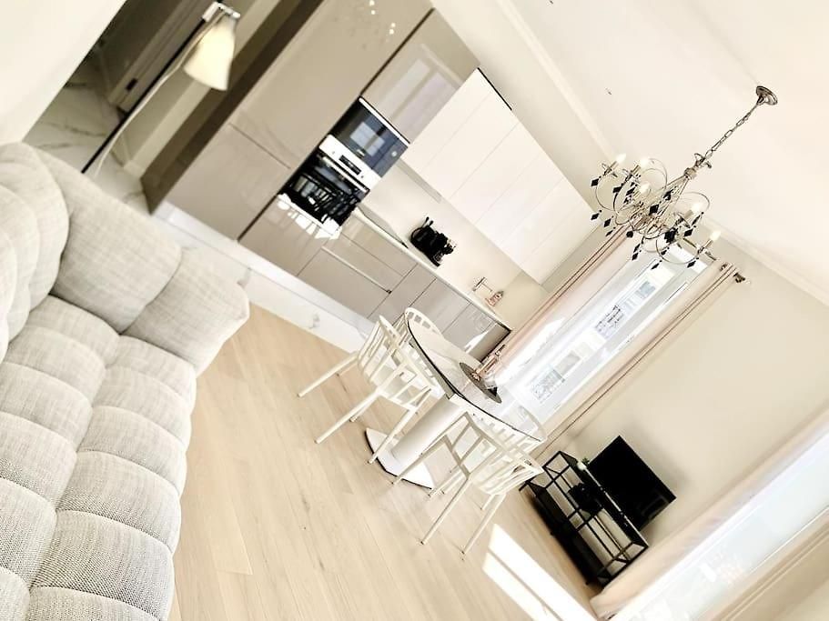 Apartment Luxuriously Furnished Bright Newly Renovated Oasis