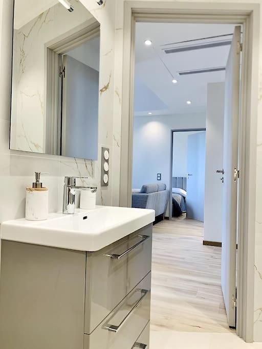 Bright, Newly Renovated * Nice
