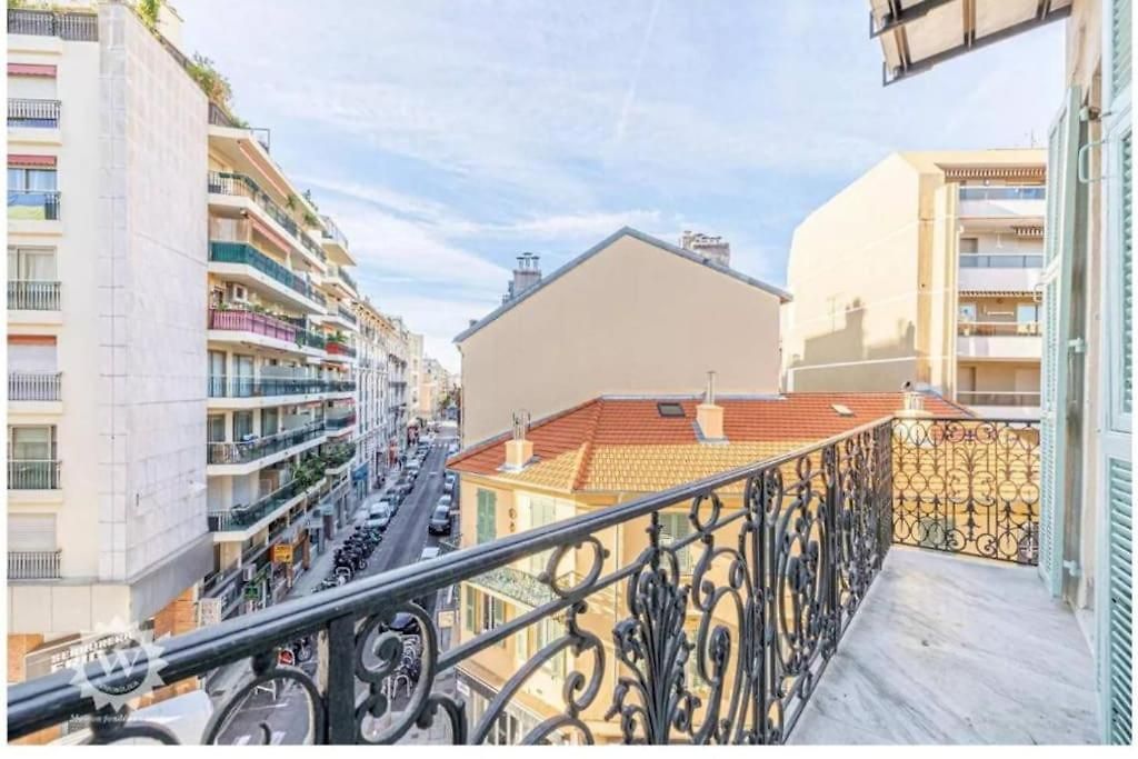 Luxuriously Furnished Bright Newly Renovated Oasis Apartment