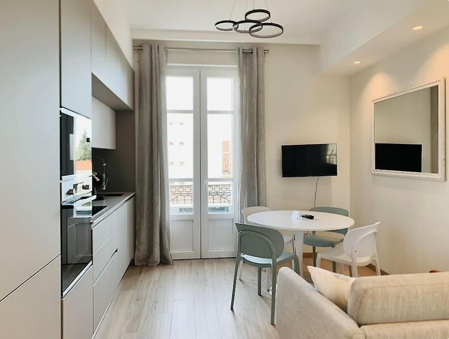Bright, Newly Renovated Appartement *