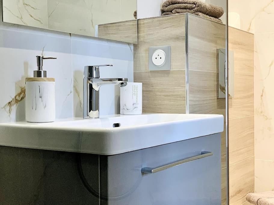 Appartement Bright, Newly Renovated Nice