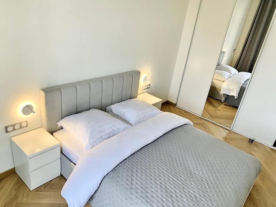 Bright, Newly Renovated * Nice