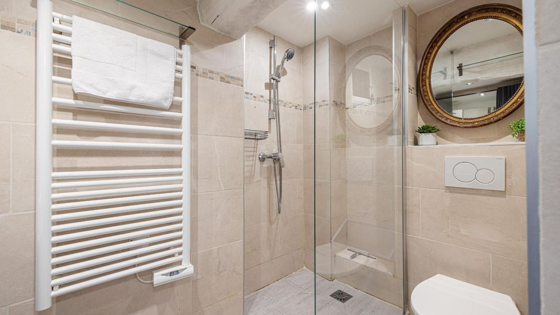Charming Old Town Appartement Nice