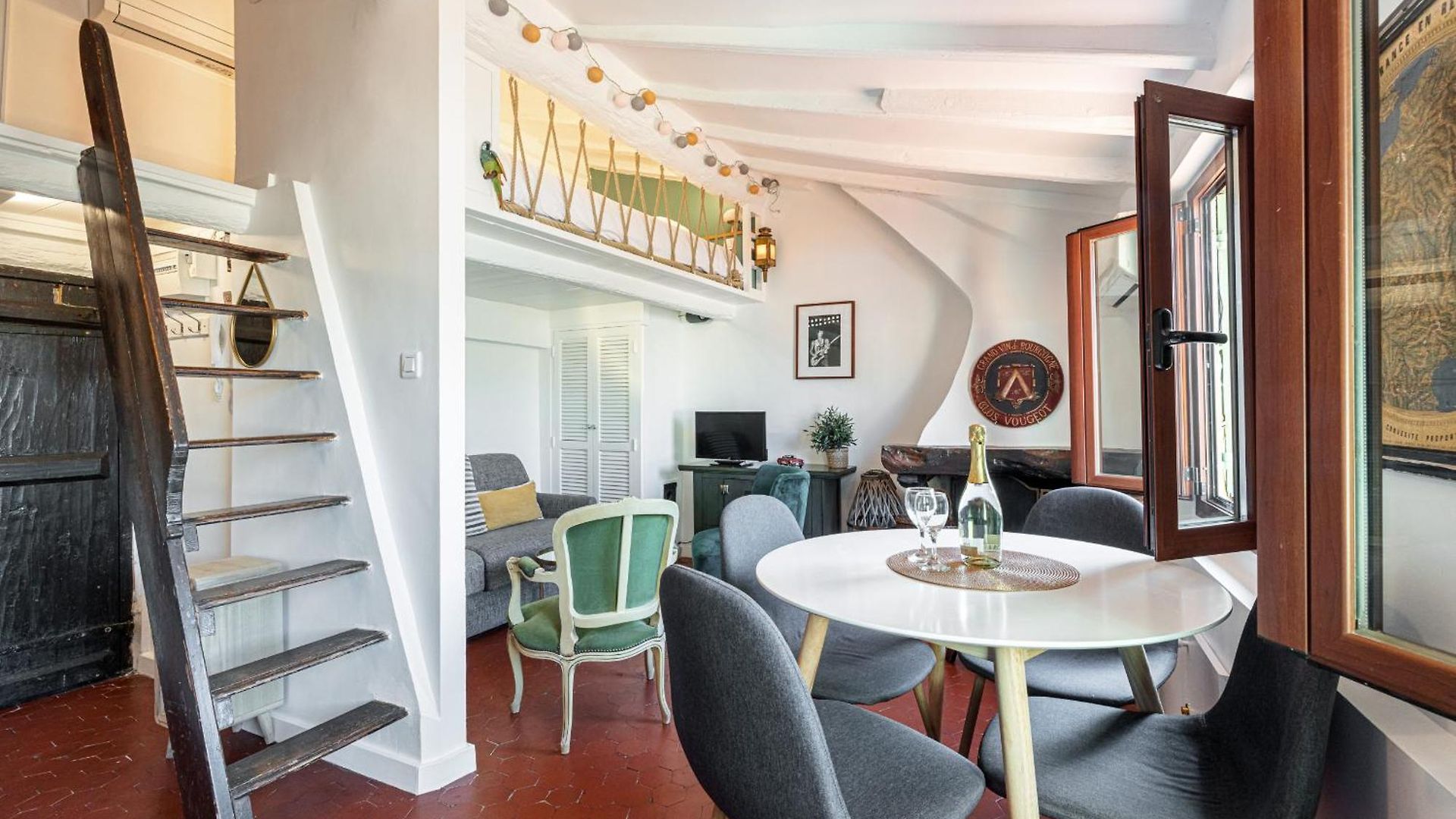Charming Old Town Appartement *