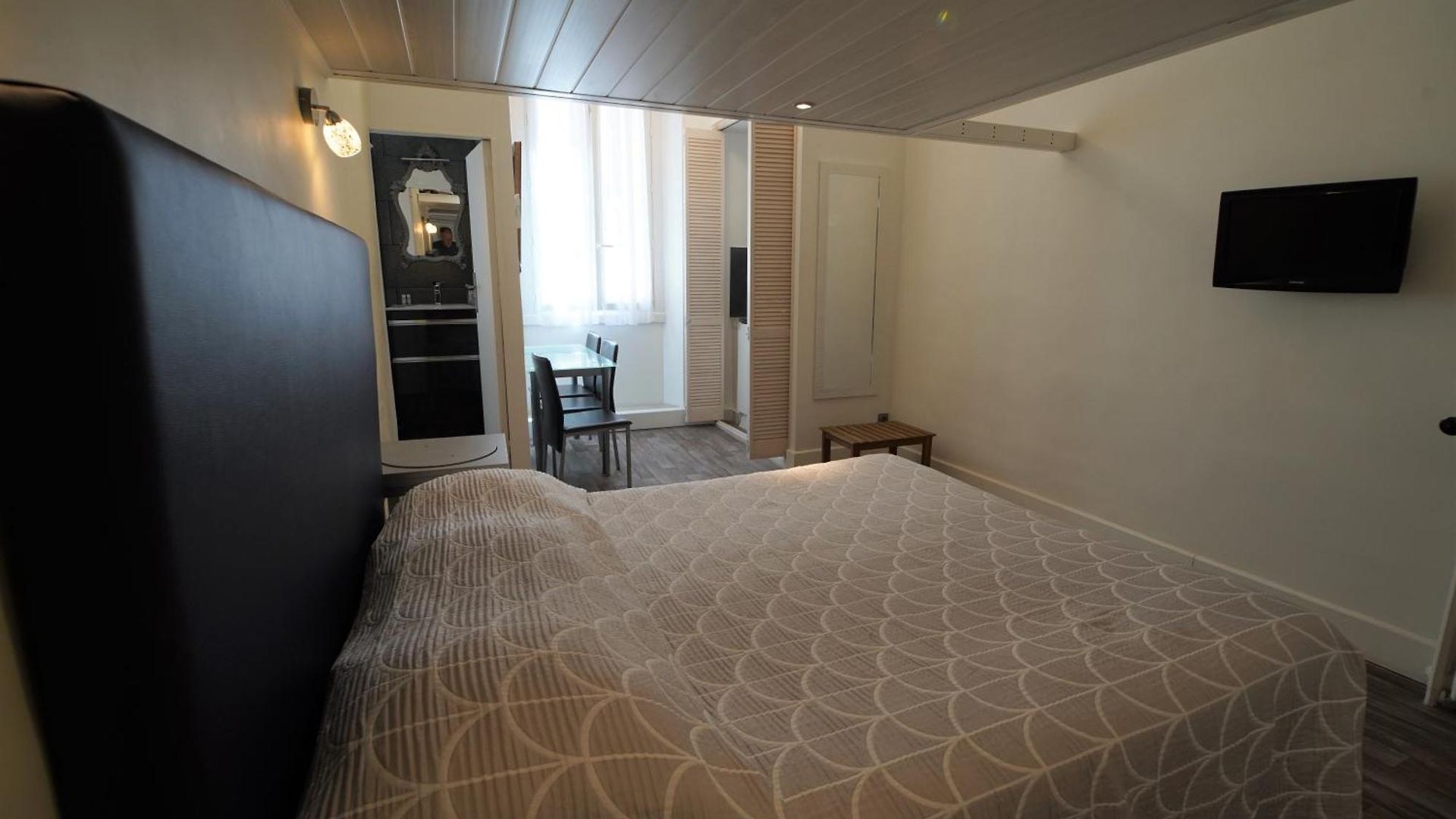 Cresp Hotel 2*
