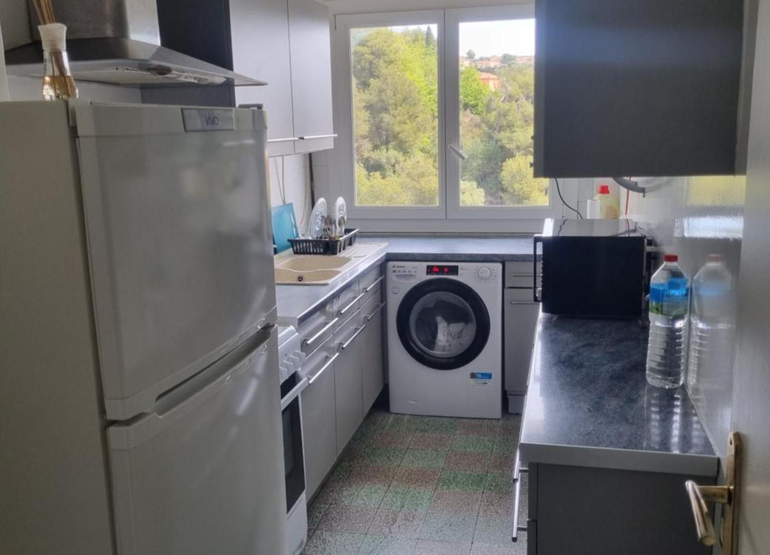 Seaside Tram Haven: Budget-friendly With Kitchen And Views Bed & Breakfast