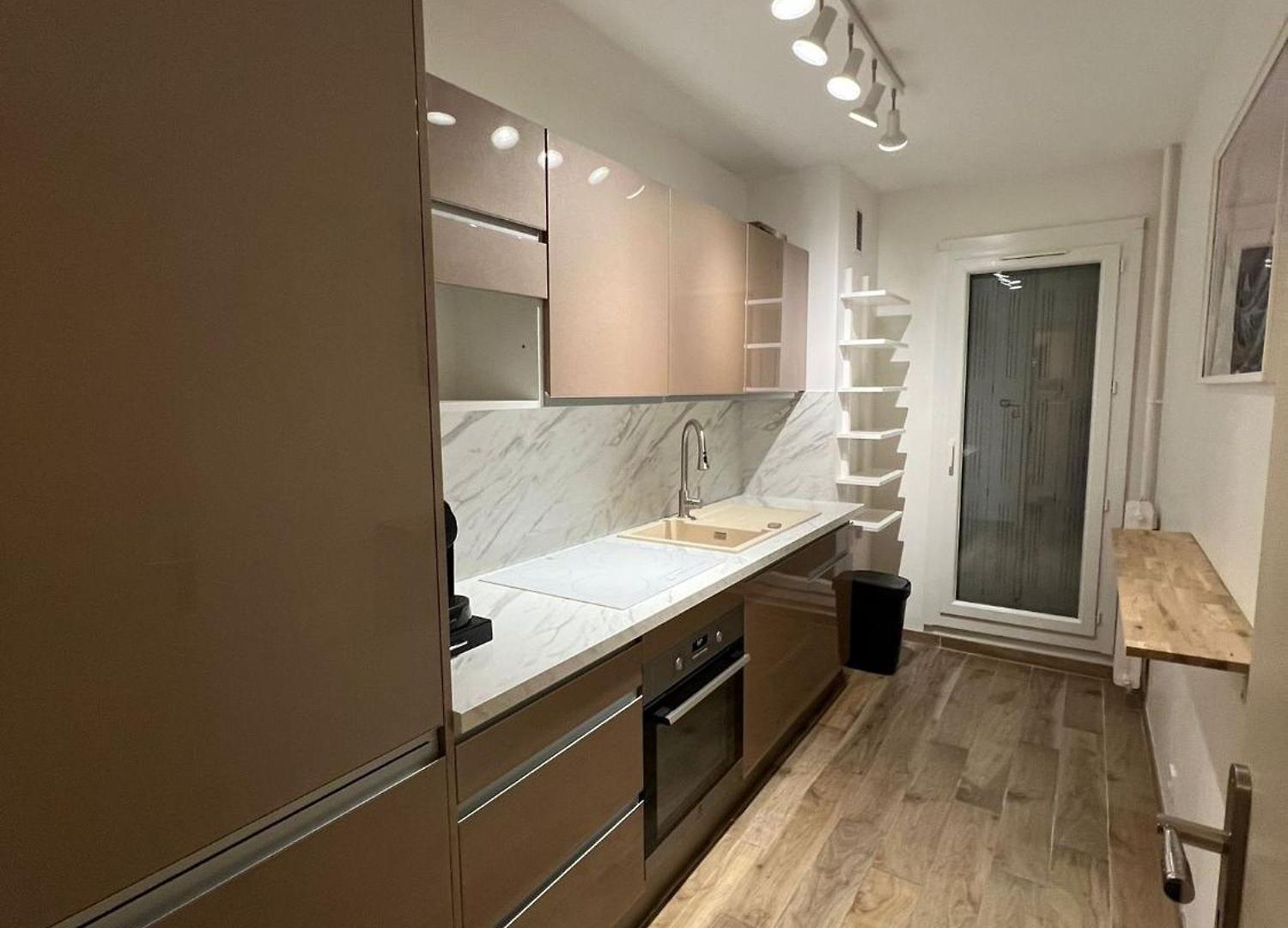 Appartement Grand Climatisé Avec Parking