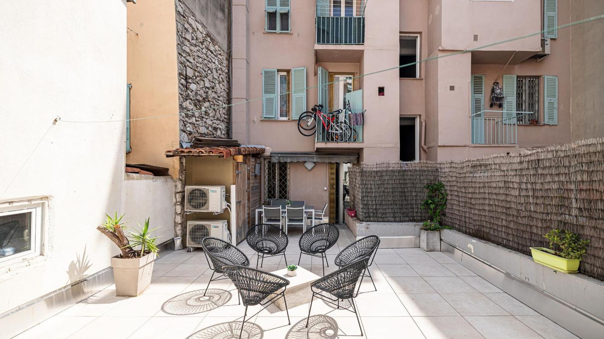Amazing 3 Bdrs And Garden Place Du Pin Parking ! Apartment