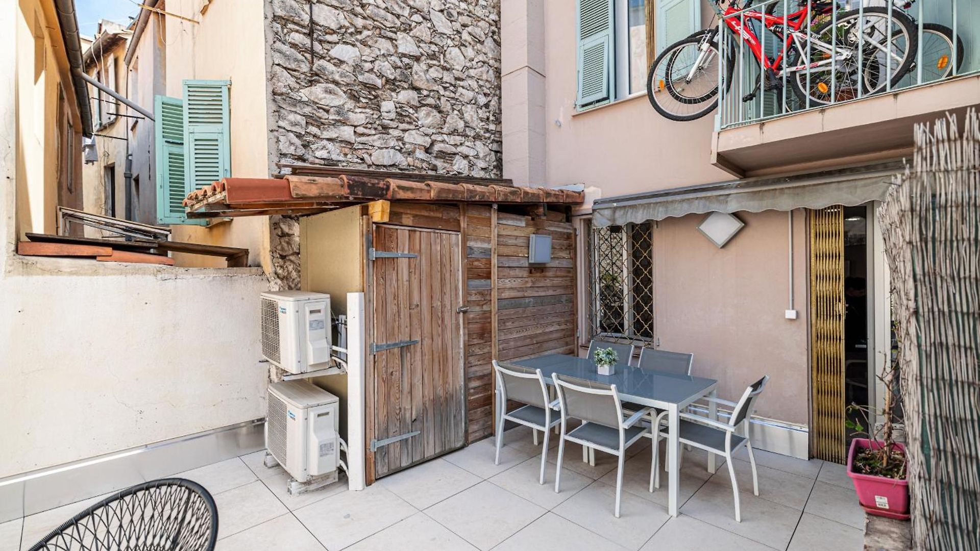 Apartment Amazing 3 Bdrs And Garden Place Du Pin Parking !